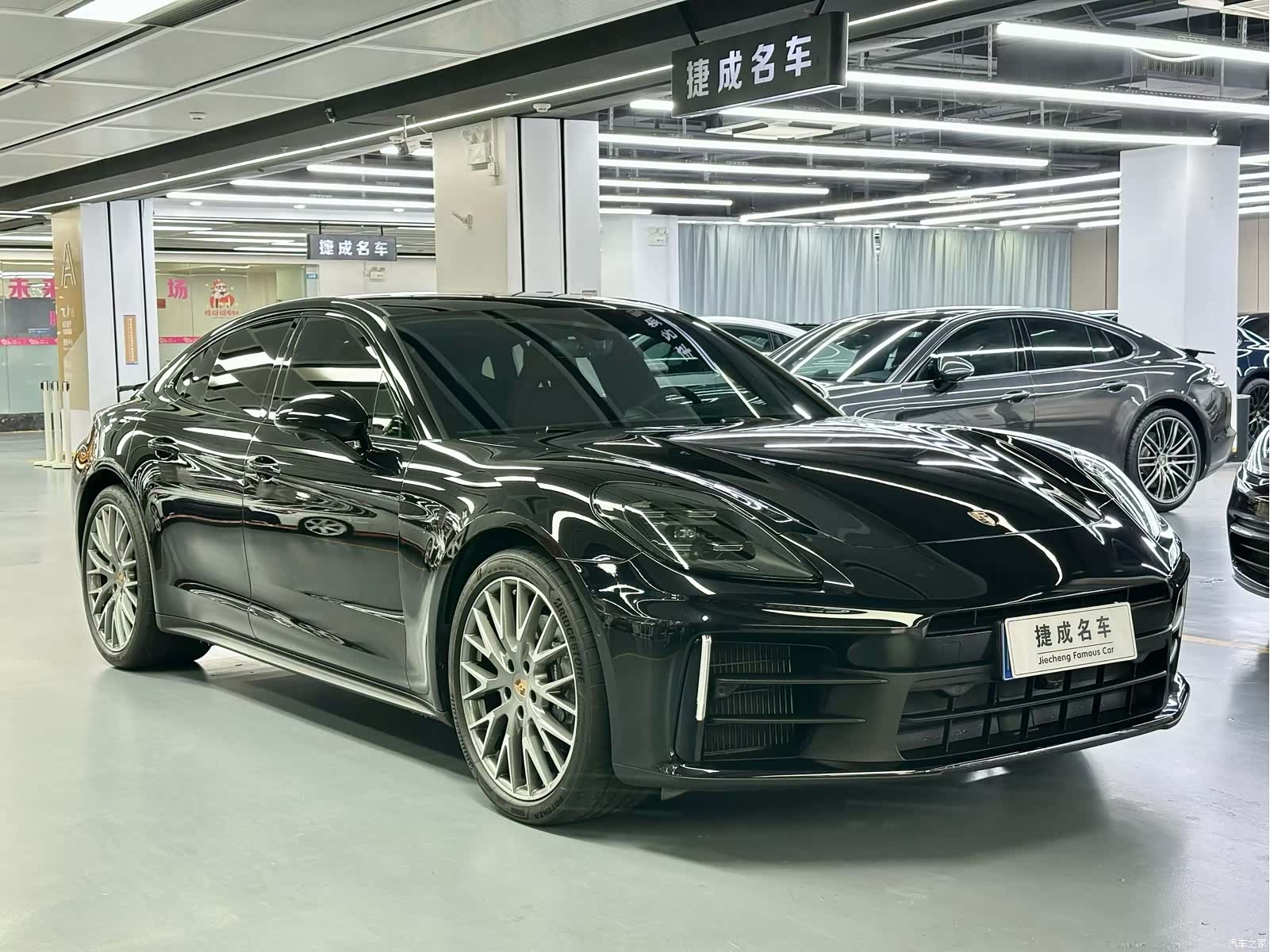 Porsche Panamera, 2025 1