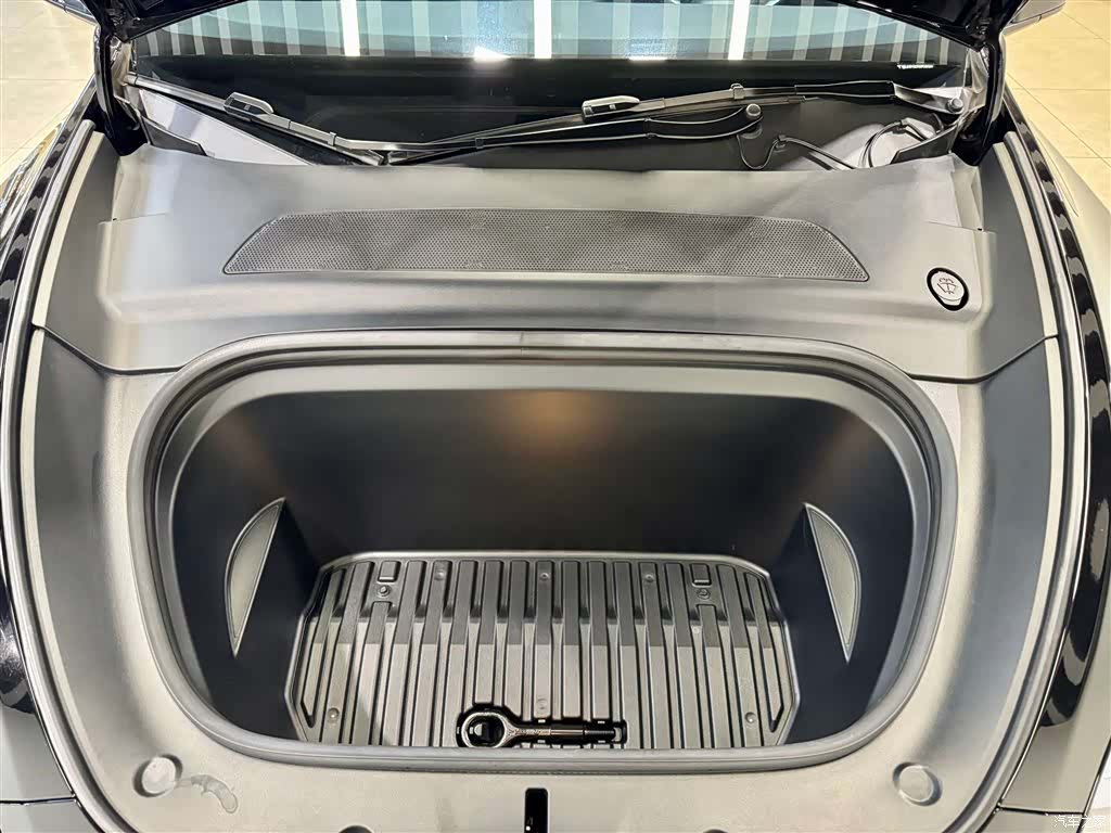Tesla Model Y, 2023 11