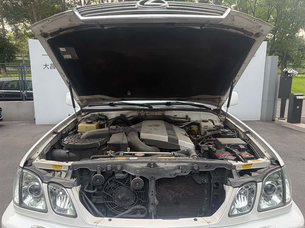 Lexus LX, 2006 8
