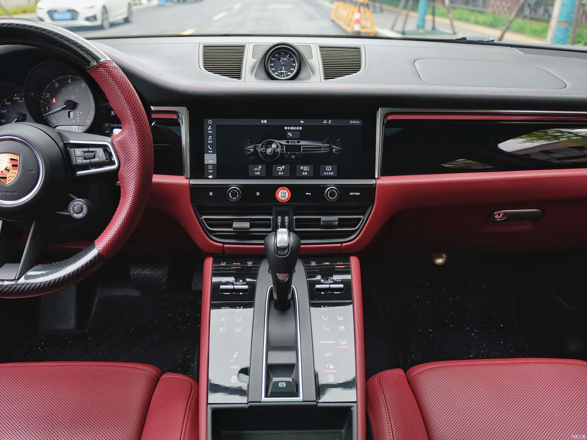 Porsche Macan, 2022 10