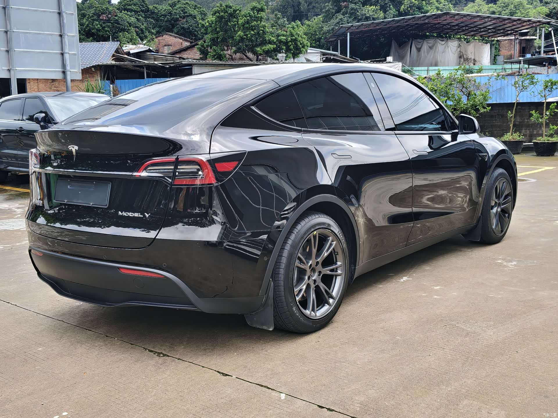 Tesla Model Y, 2023 4