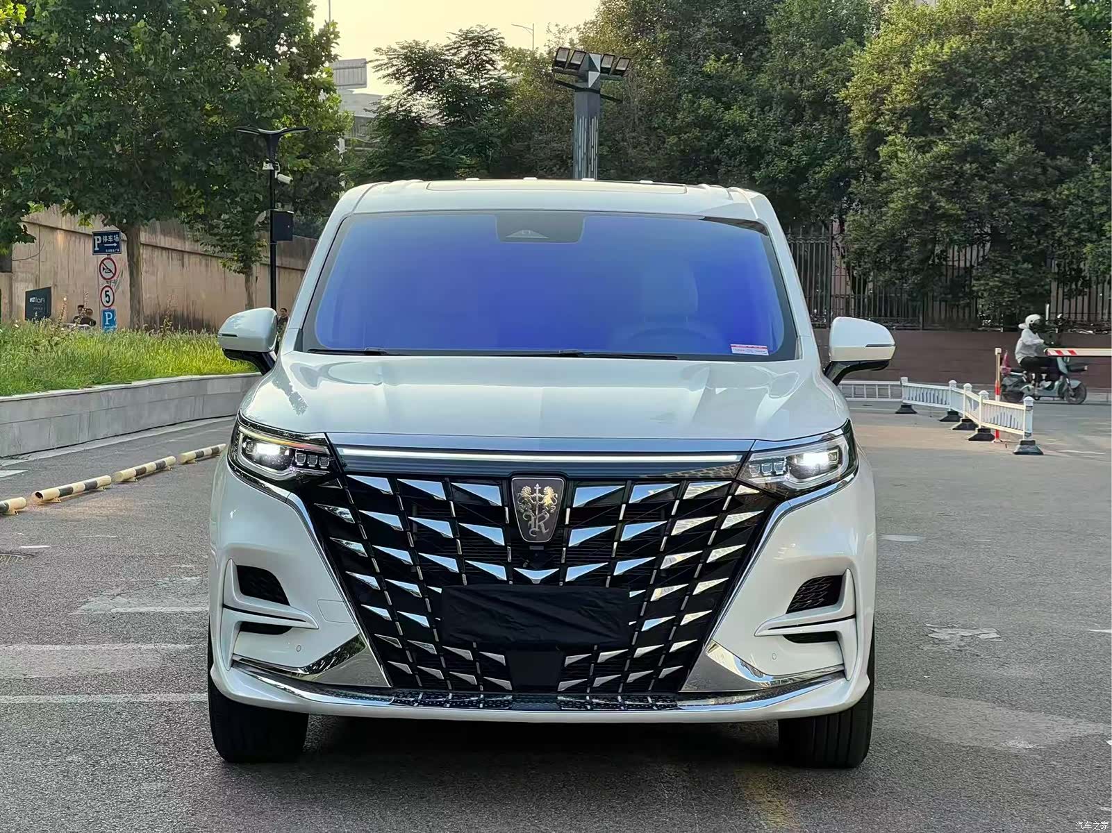 Roewe iMAX8, 2025 2