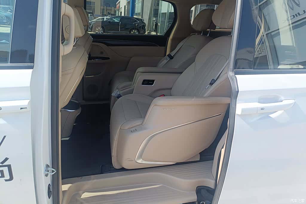 Buick GL8, 2025 11