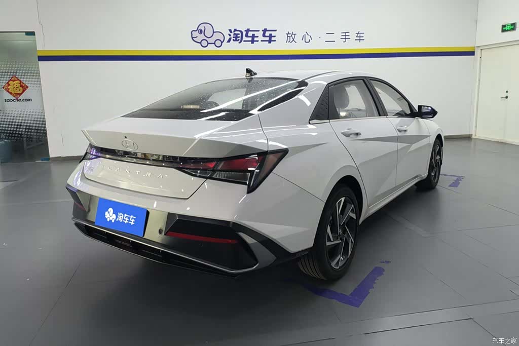 Hyundai Elantra, 2025 3