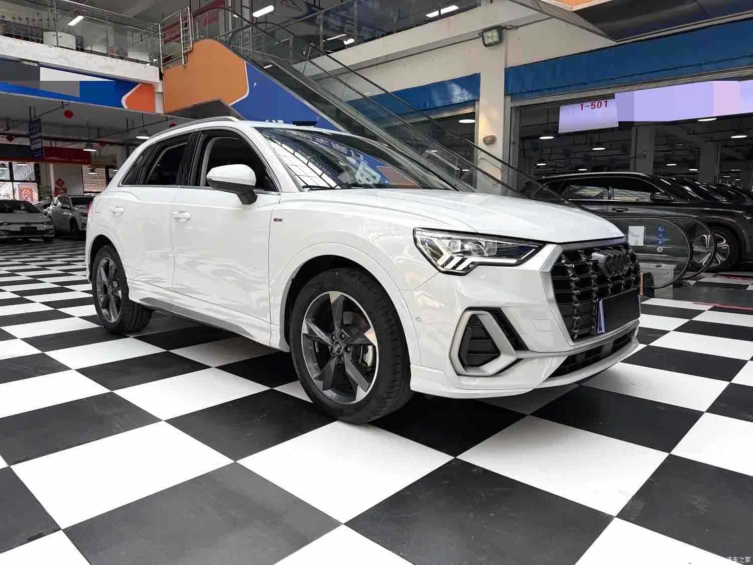 Audi Q3, 2022 3