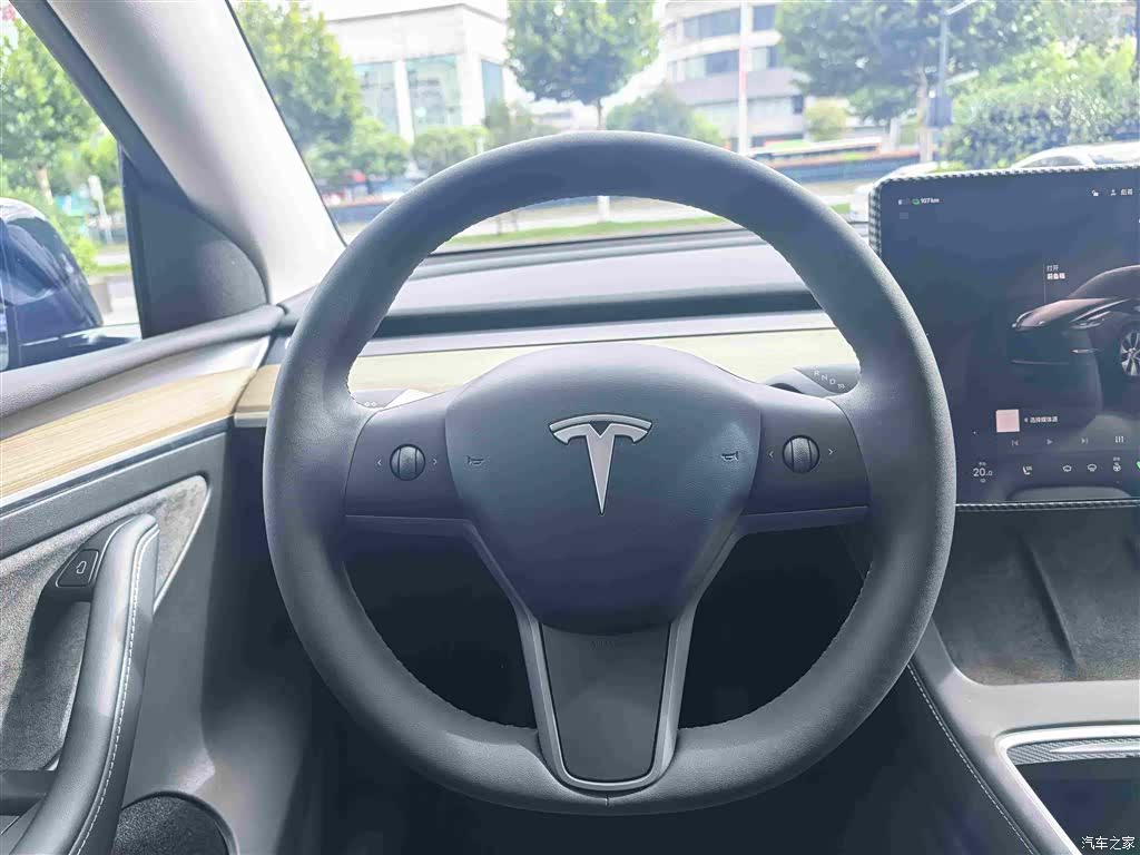 Tesla Model Y, 2023 13