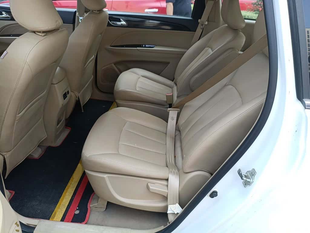 Wuling 730, 2015 18