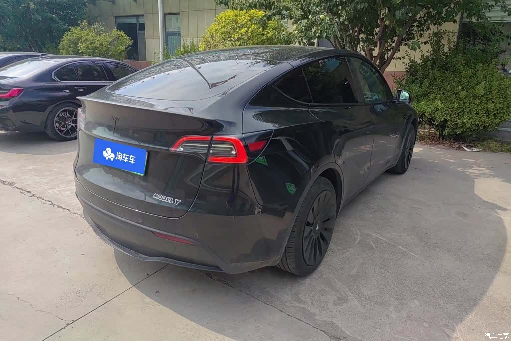 Tesla Model Y, 2023 3