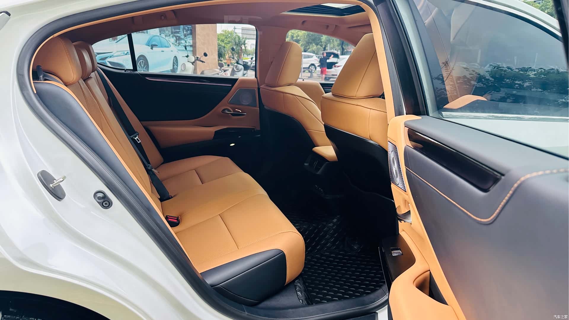 Lexus ES, 2023 15