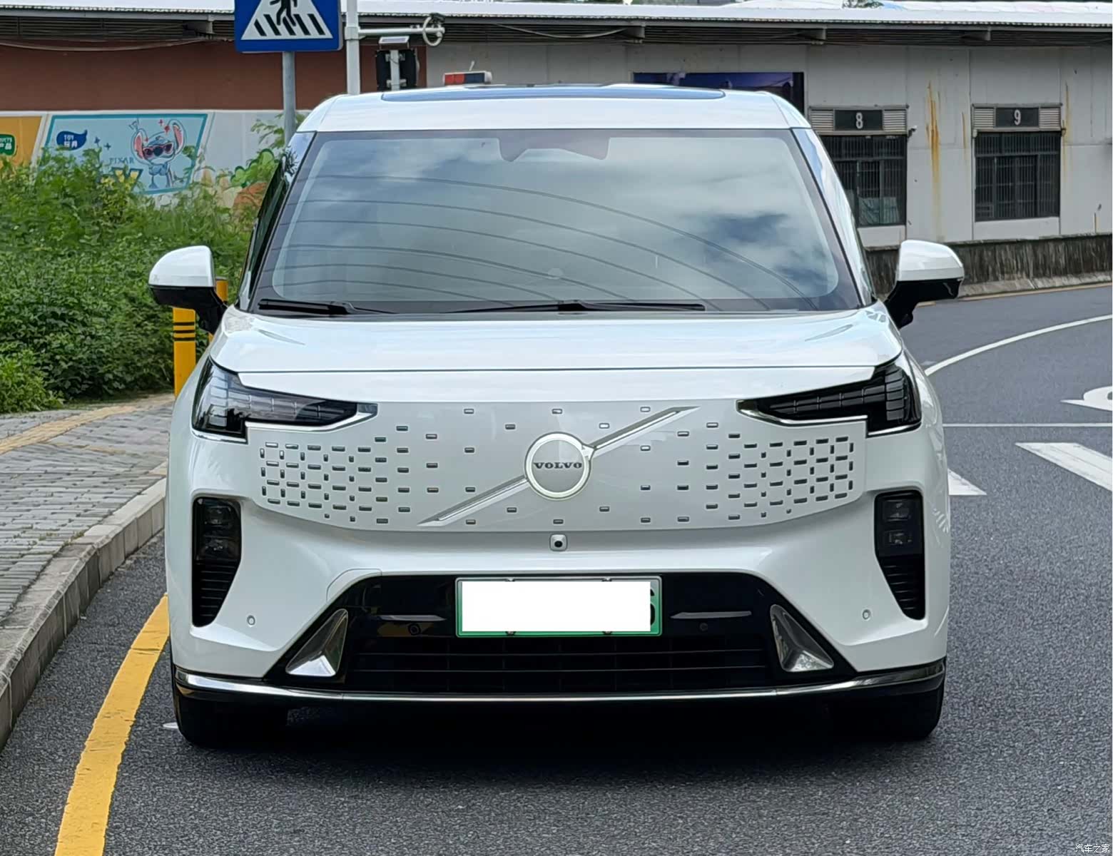 Volvo EM90, 2024 7