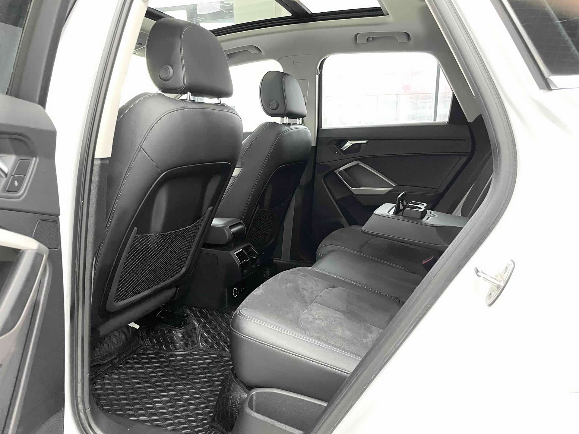 Audi Q3, 2022 10