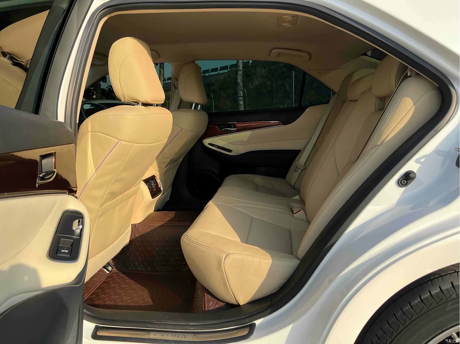 Toyota Crown, 2016 7