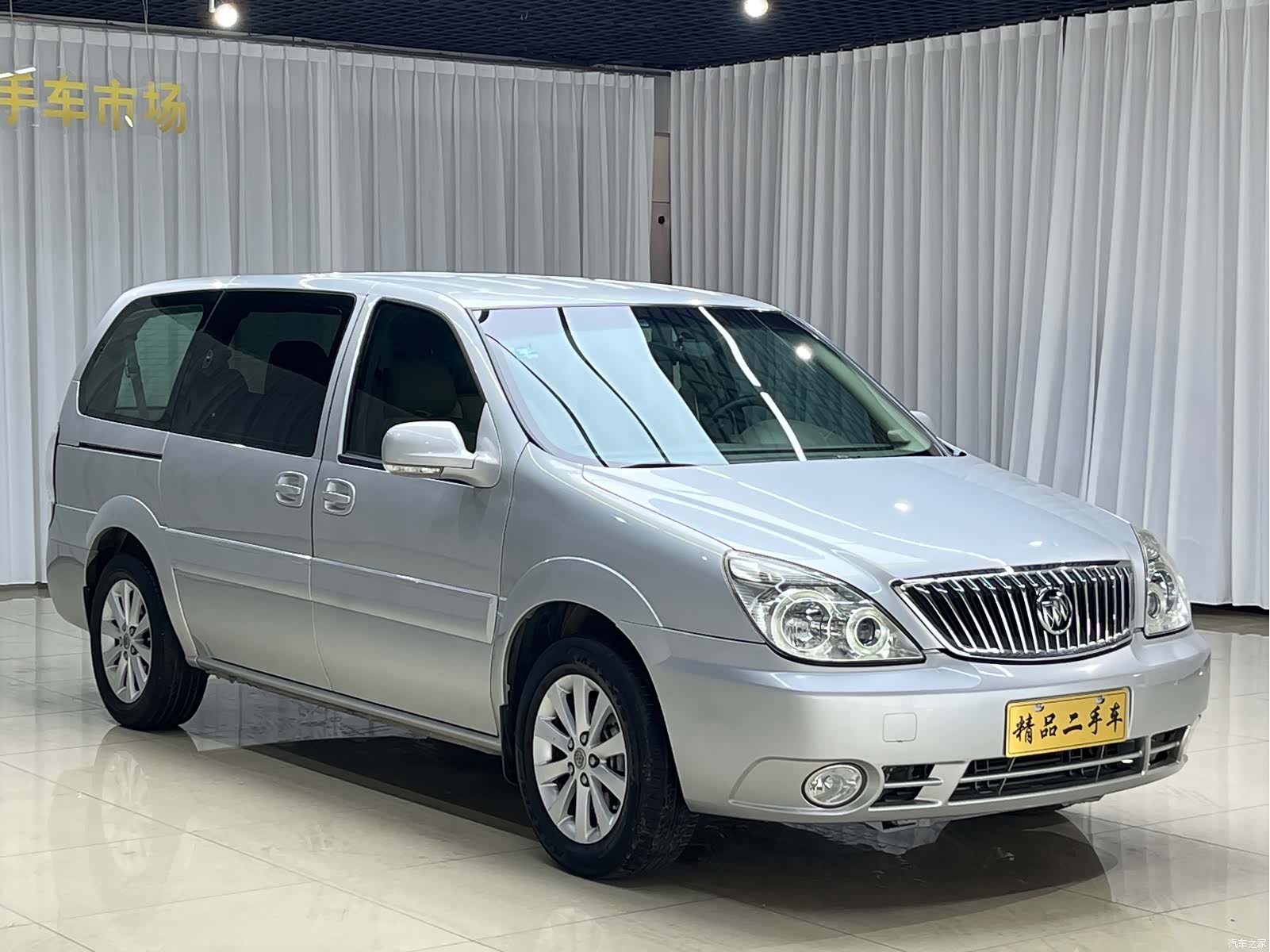 Buick GL8, 2012 3