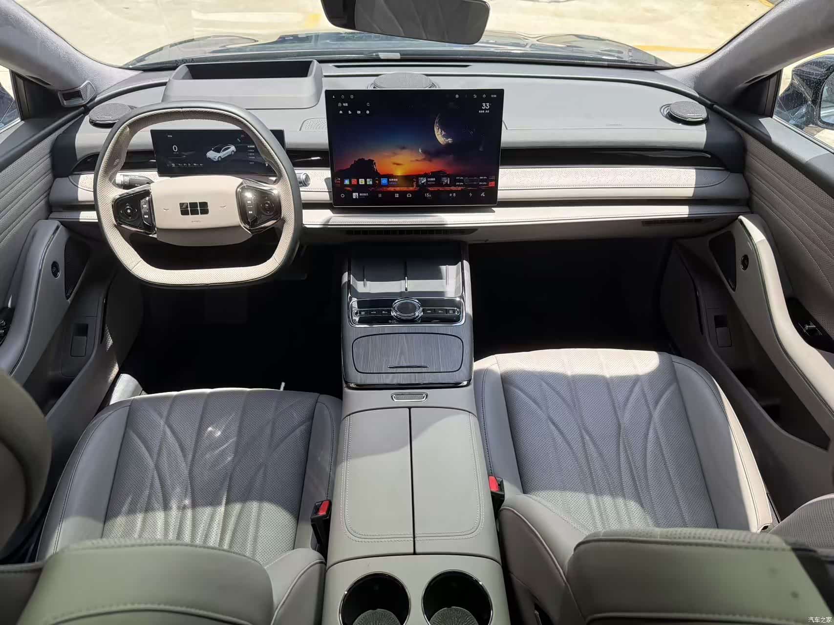 Geely 8, 2025 12