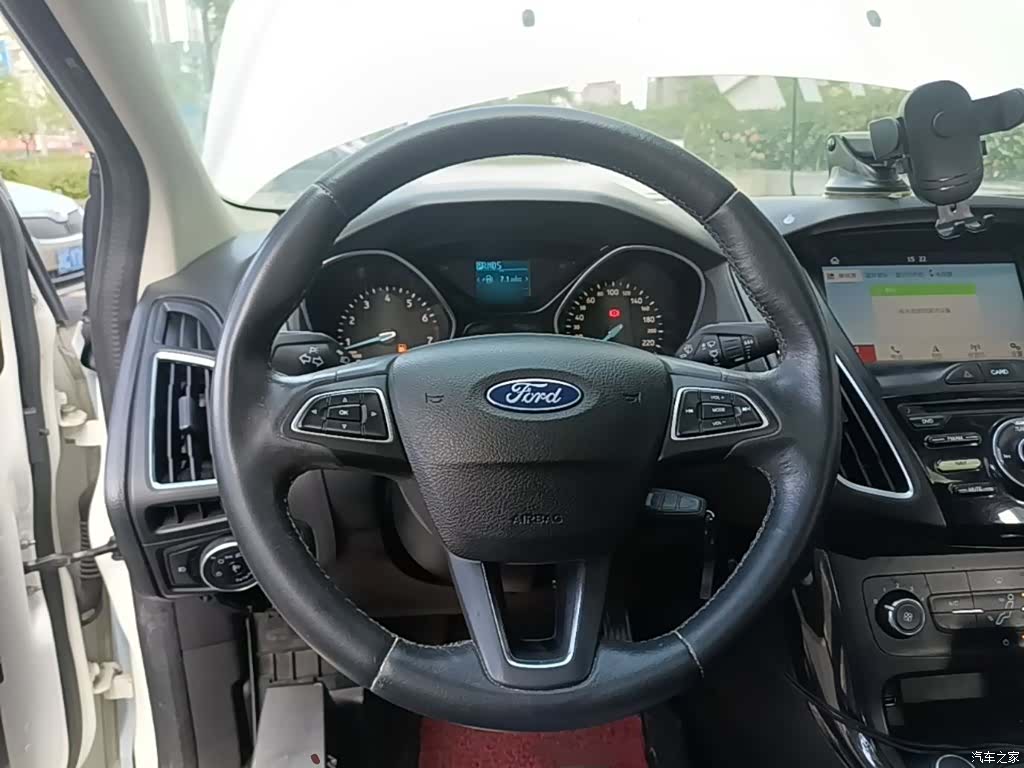 Ford Focus, 2018 11