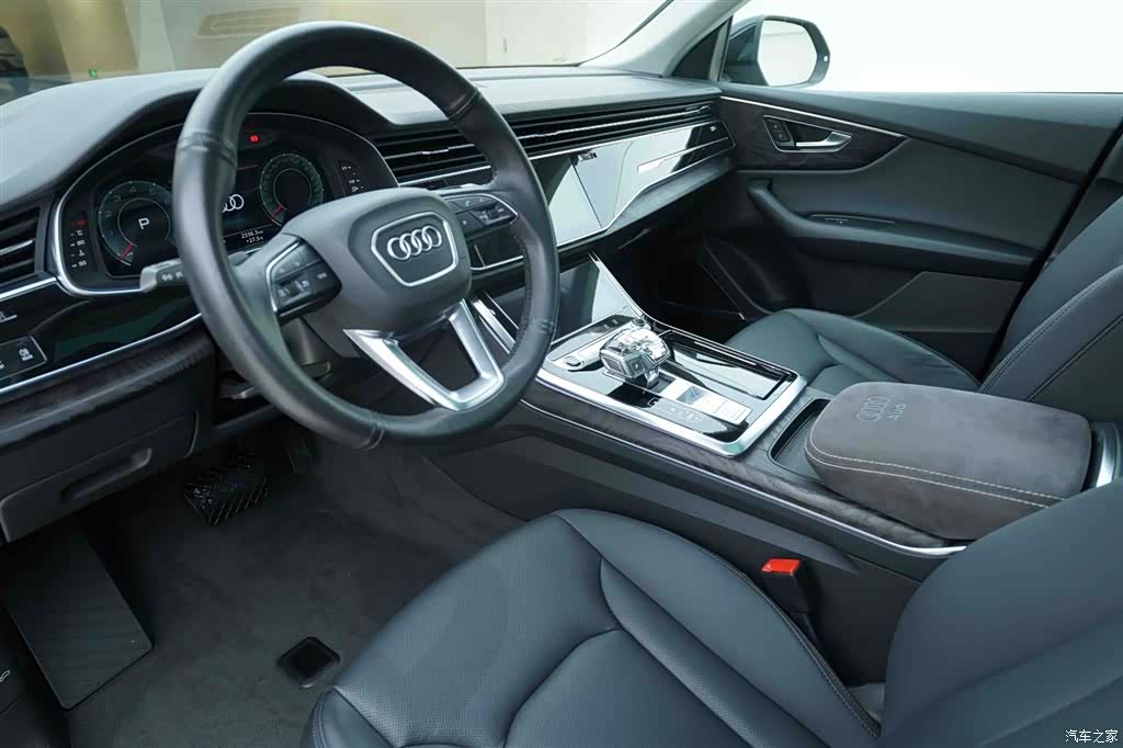 Audi Q8, 2023 10