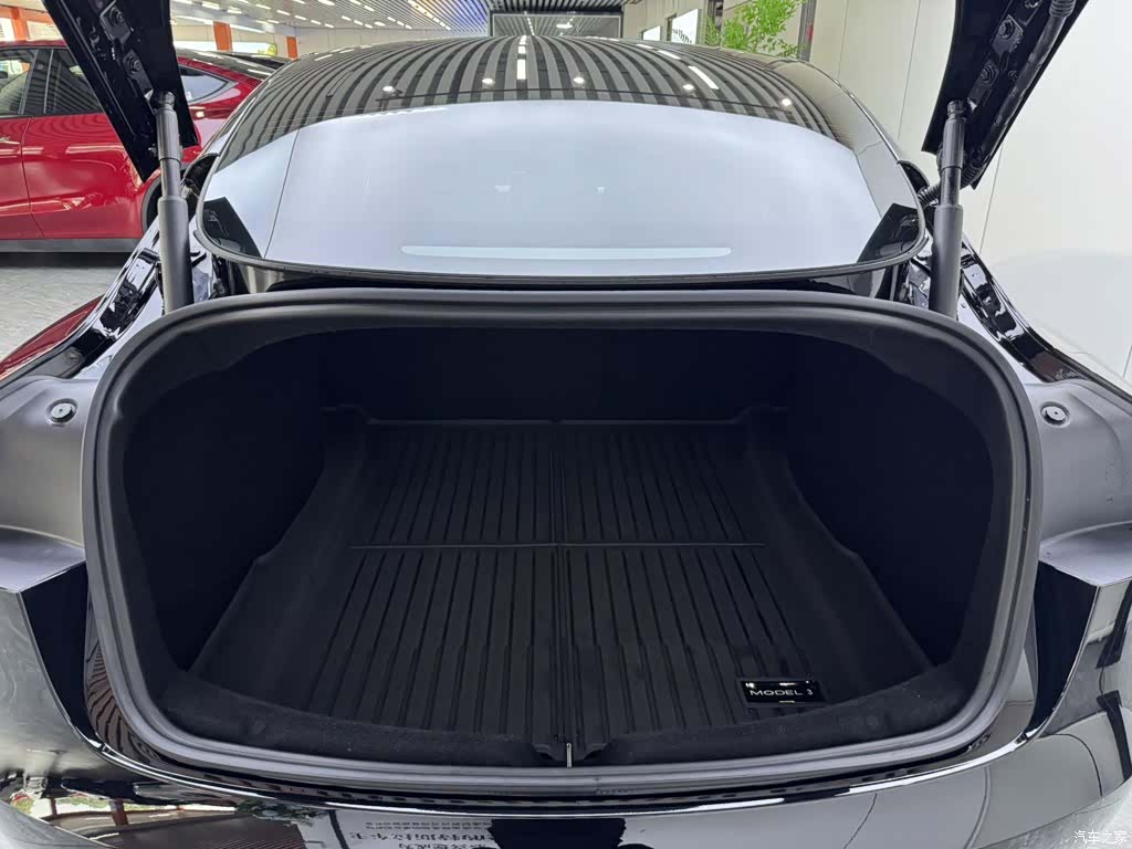 Tesla Model 3, 2024 19