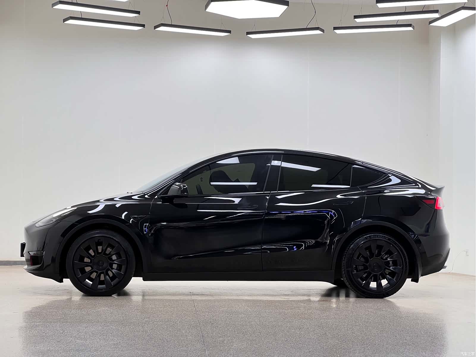 Tesla Model Y, 2021 все фото