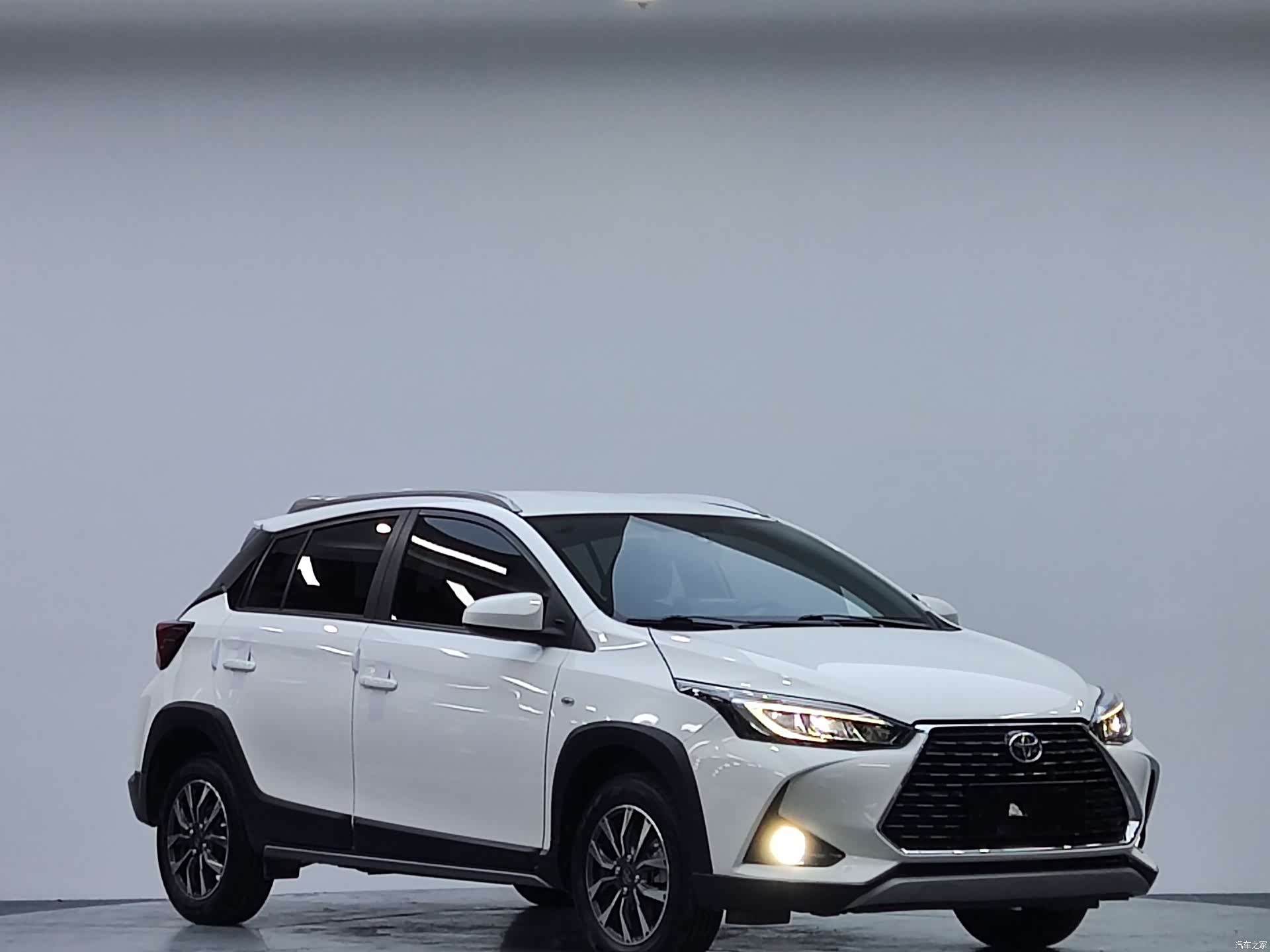 Toyota YARiS L, 2022 4