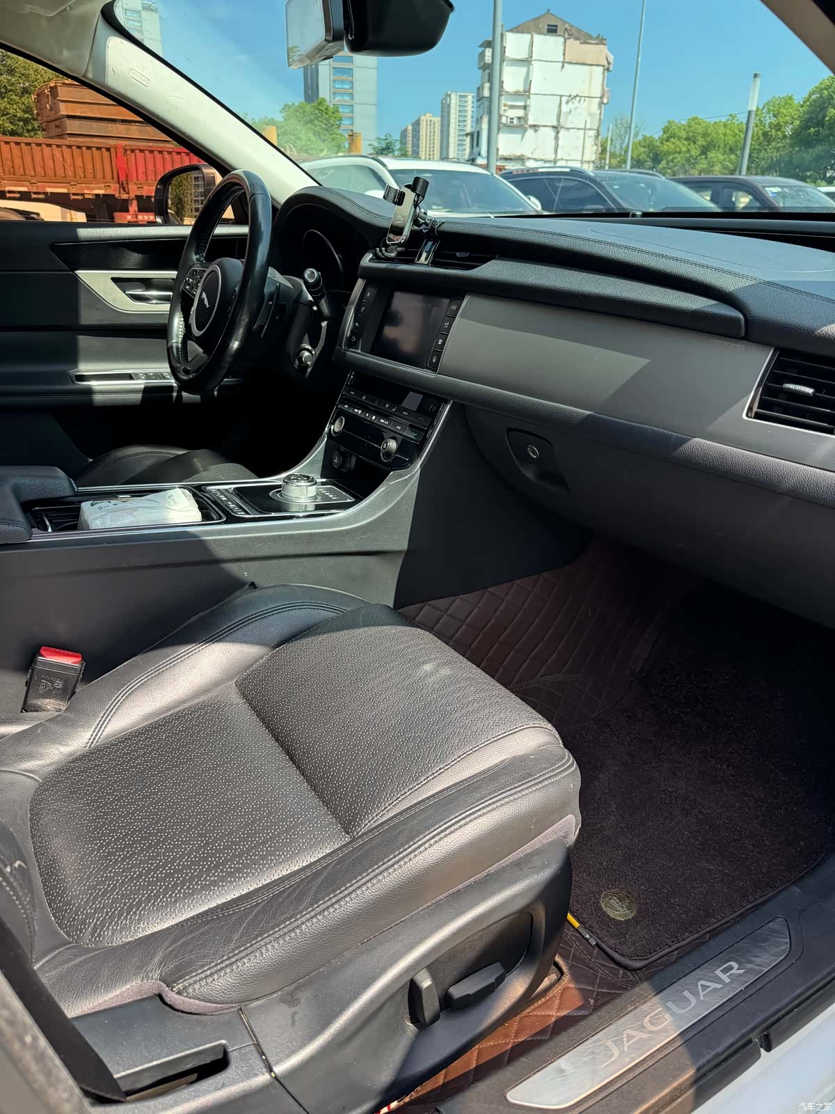 Jaguar XF, 2016 6