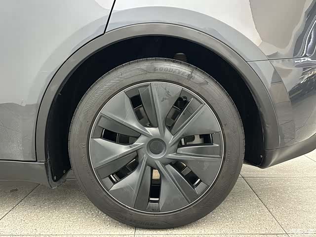 Tesla Model Y, 2024 16