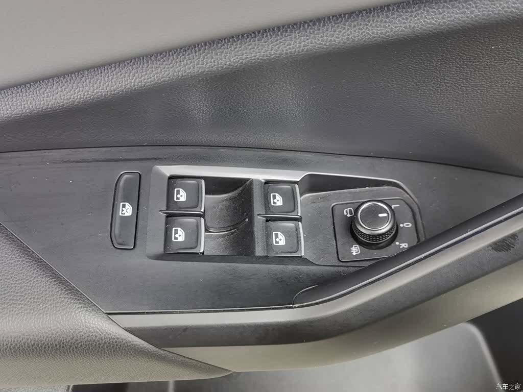 Volkswagen Sagitar, 2019 9