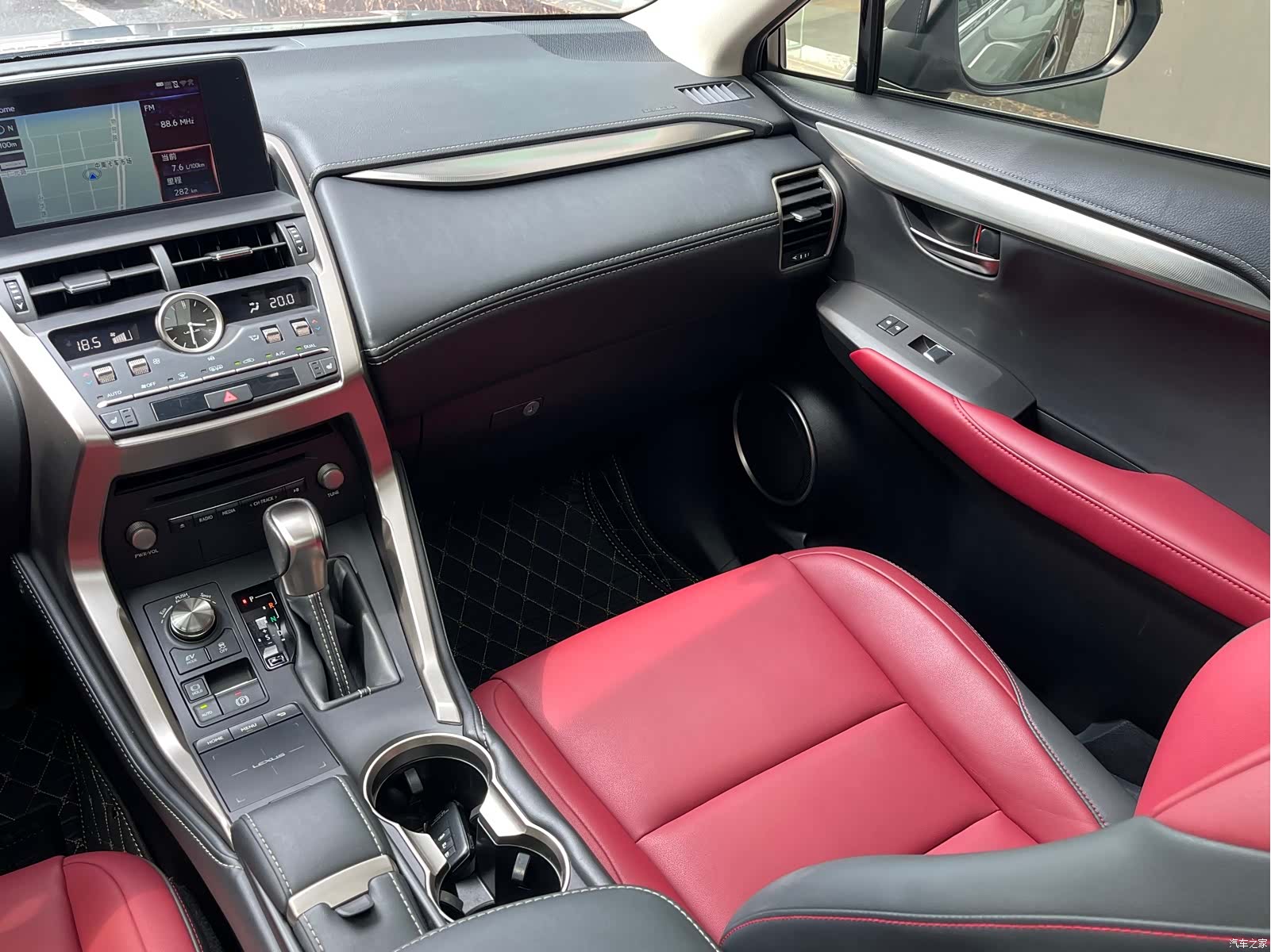 Lexus NX, 2019 11