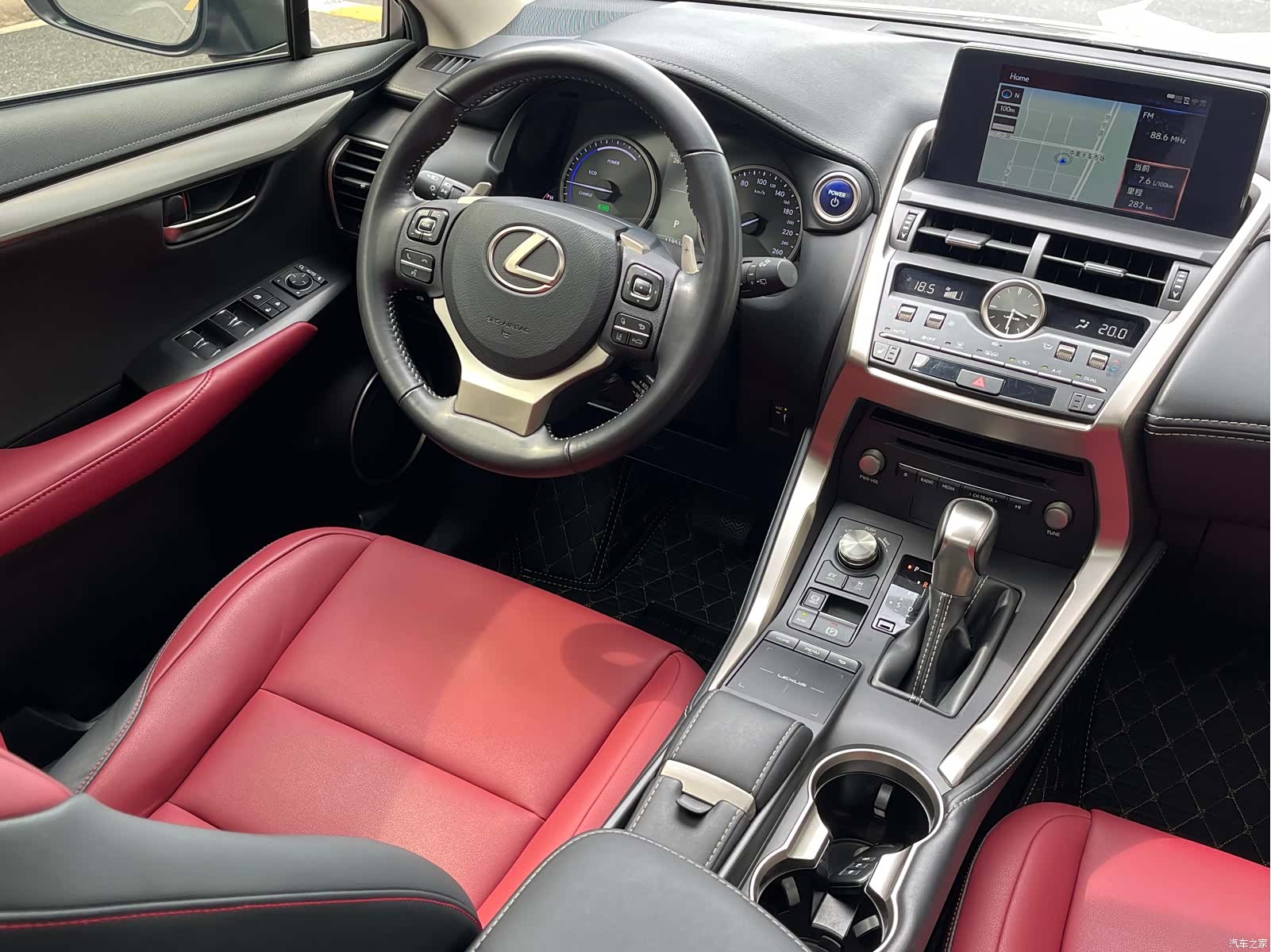 Lexus NX, 2019 10