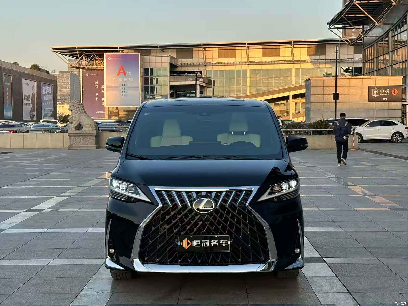 Lexus LM, 2022 2