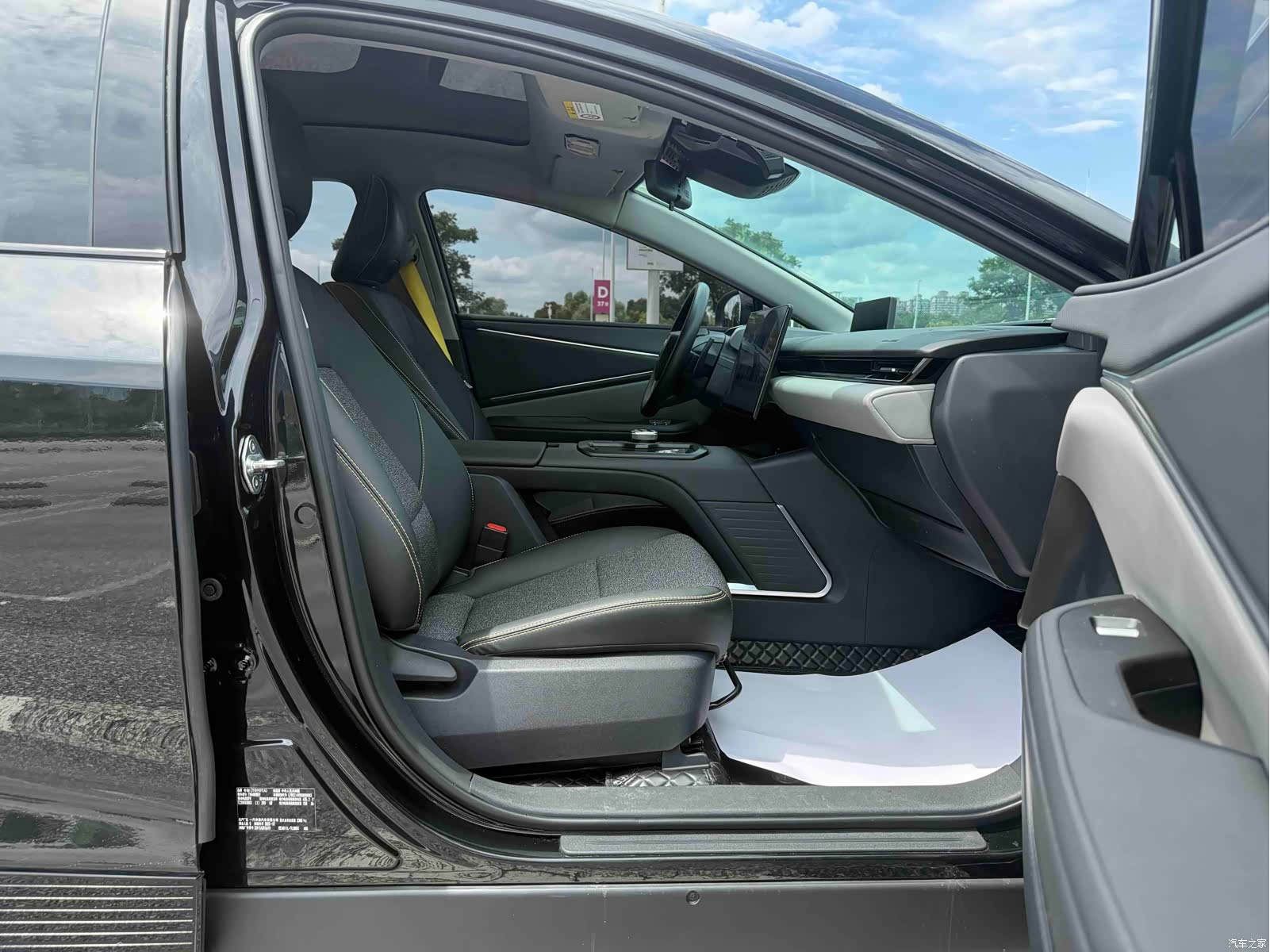 Toyota bZ5, 2025 10