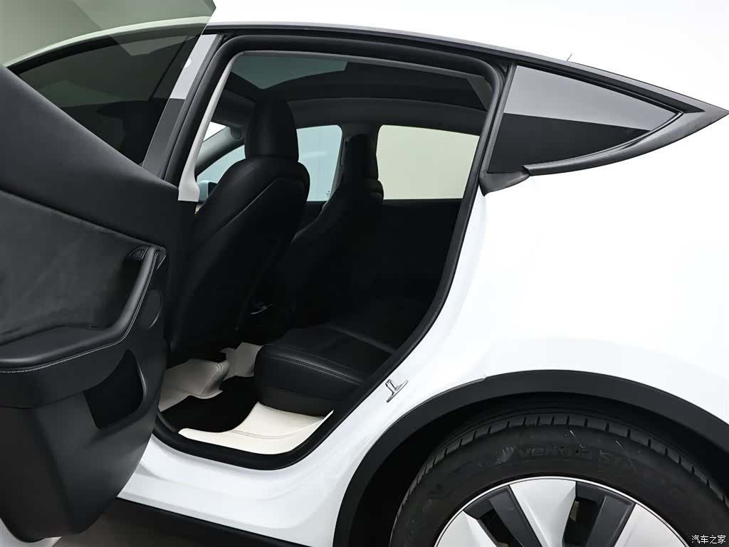 Tesla Model Y, 2023 14