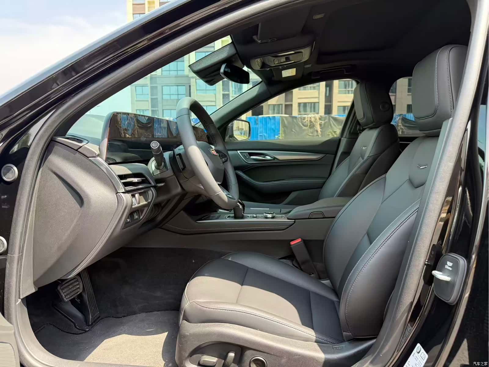 Cadillac CT5, 2026 все фото
