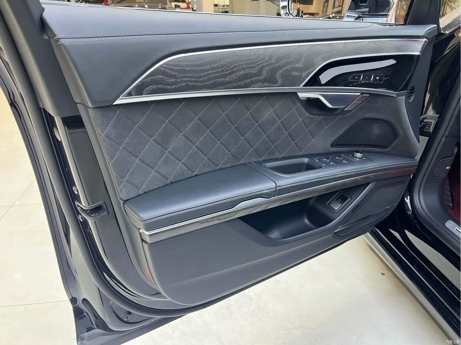 Audi A8L, 2024 10