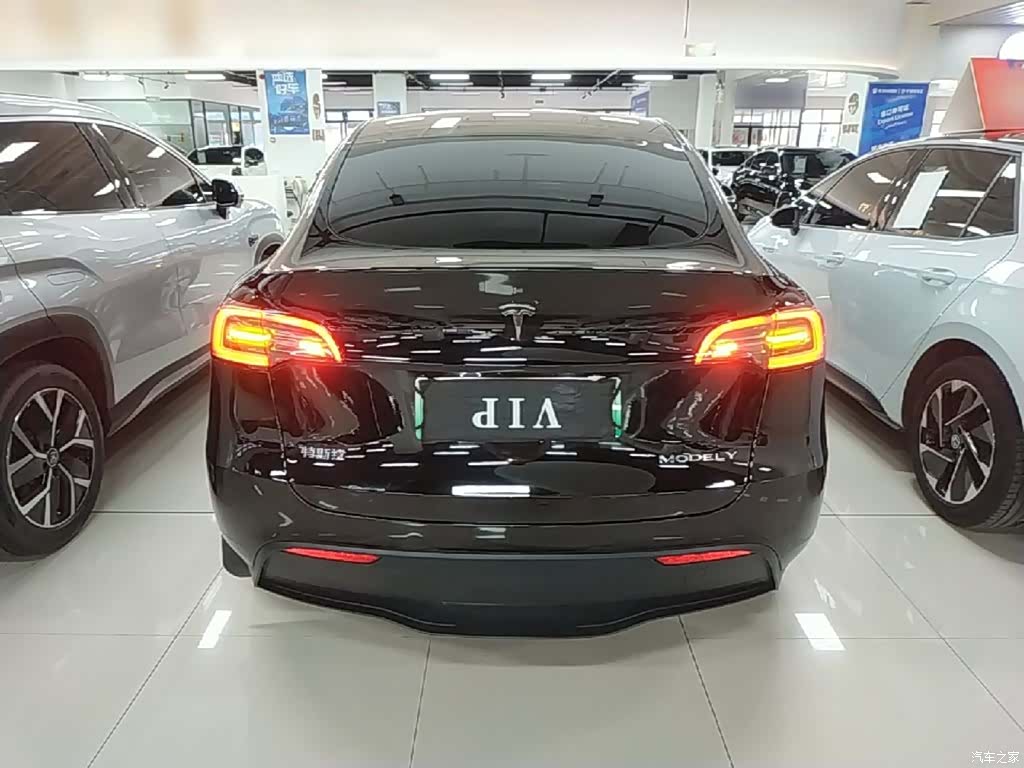 Tesla Model Y, 2023 6