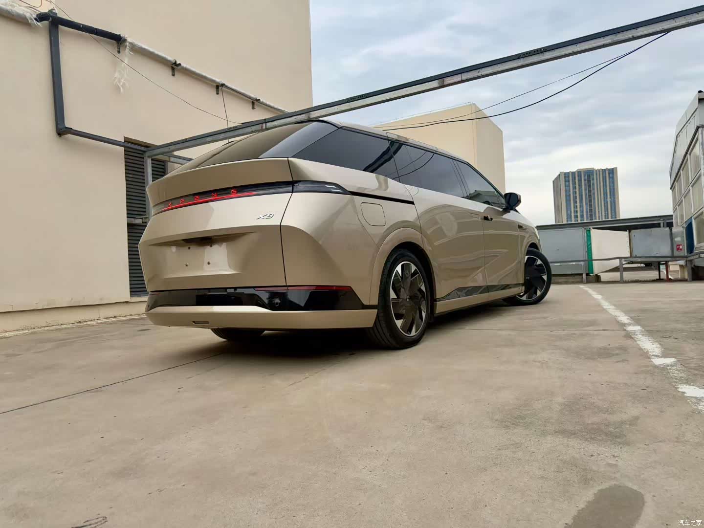 Xpeng X9, 2024 9