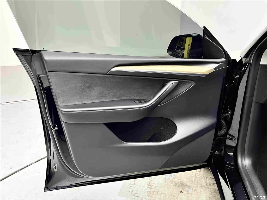 Tesla Model Y, 2023 8