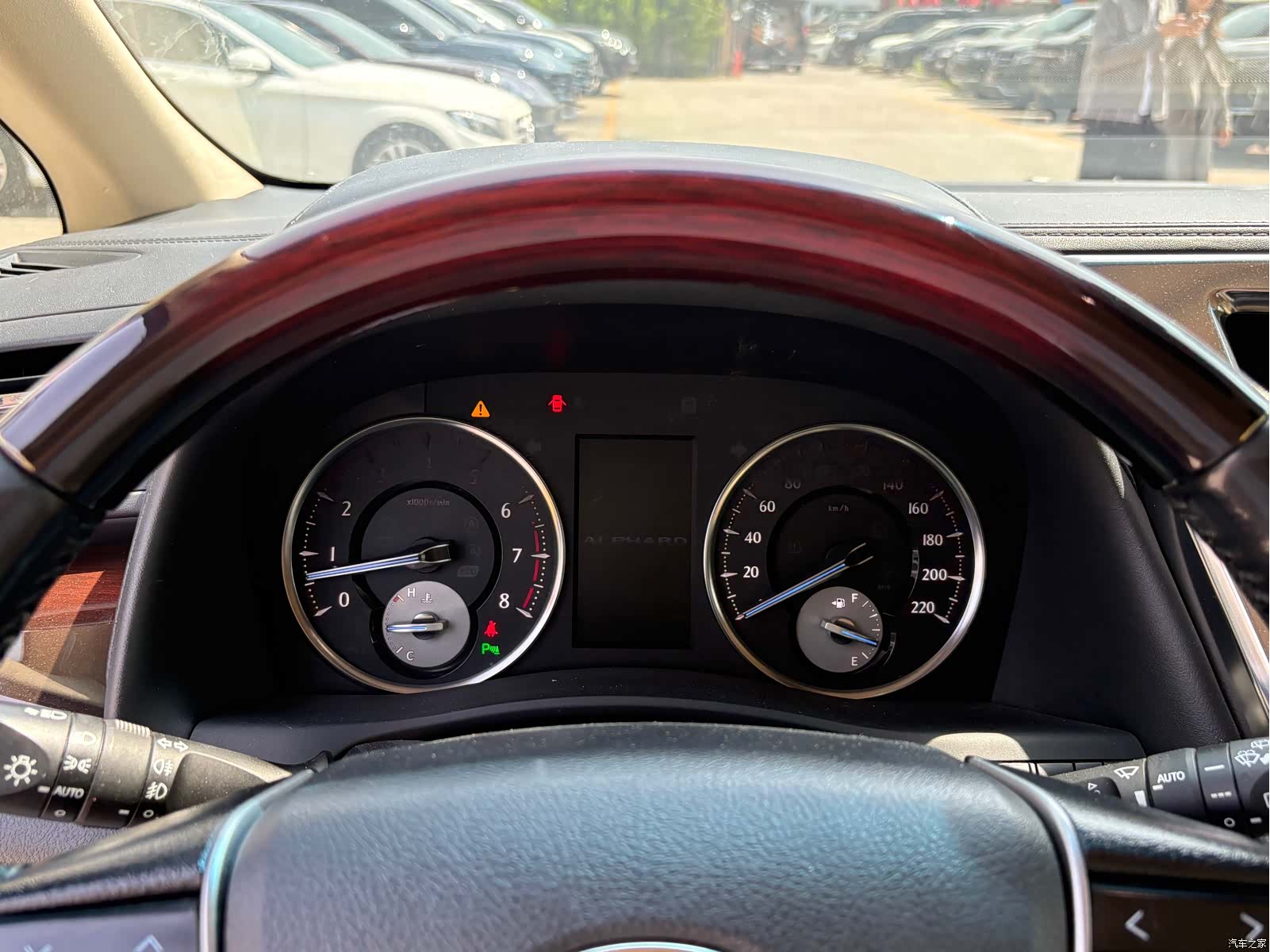 Toyota Alphard, 2016 11