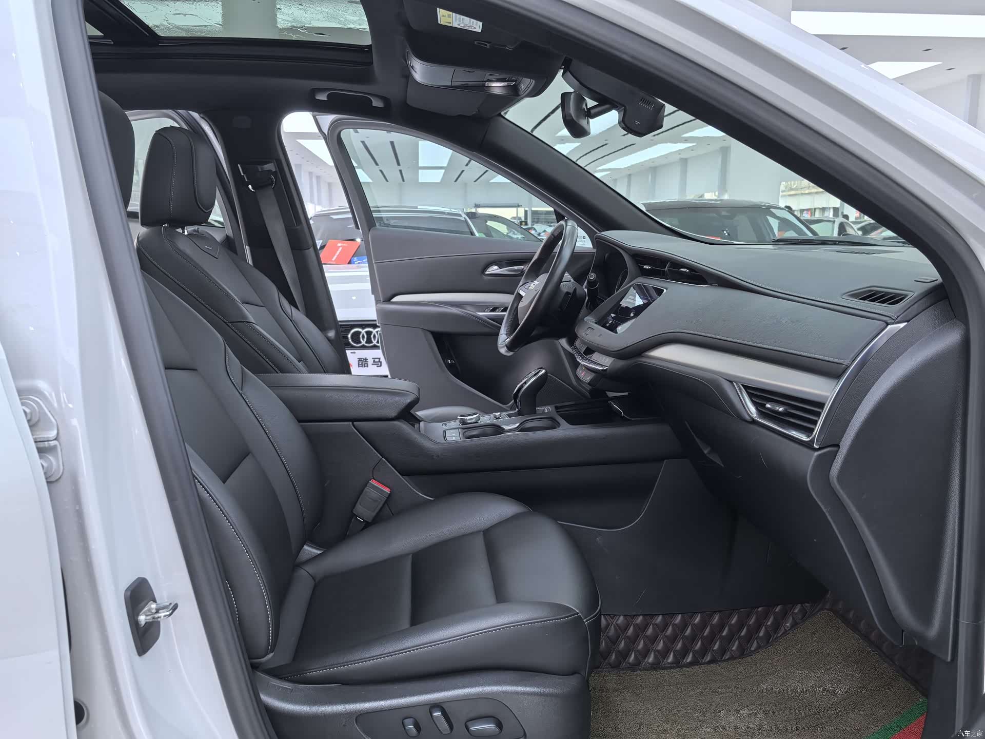 Cadillac XT4, 2021 12