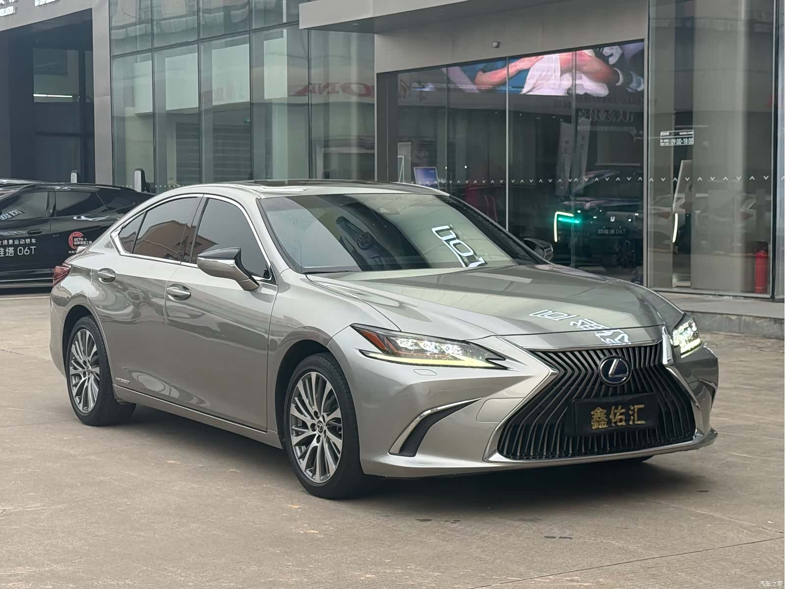 Lexus ES, 2019 1