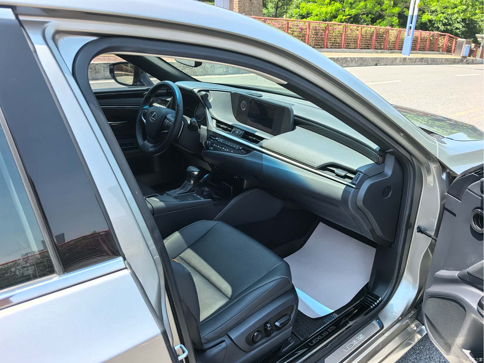 Lexus ES, 2019 21