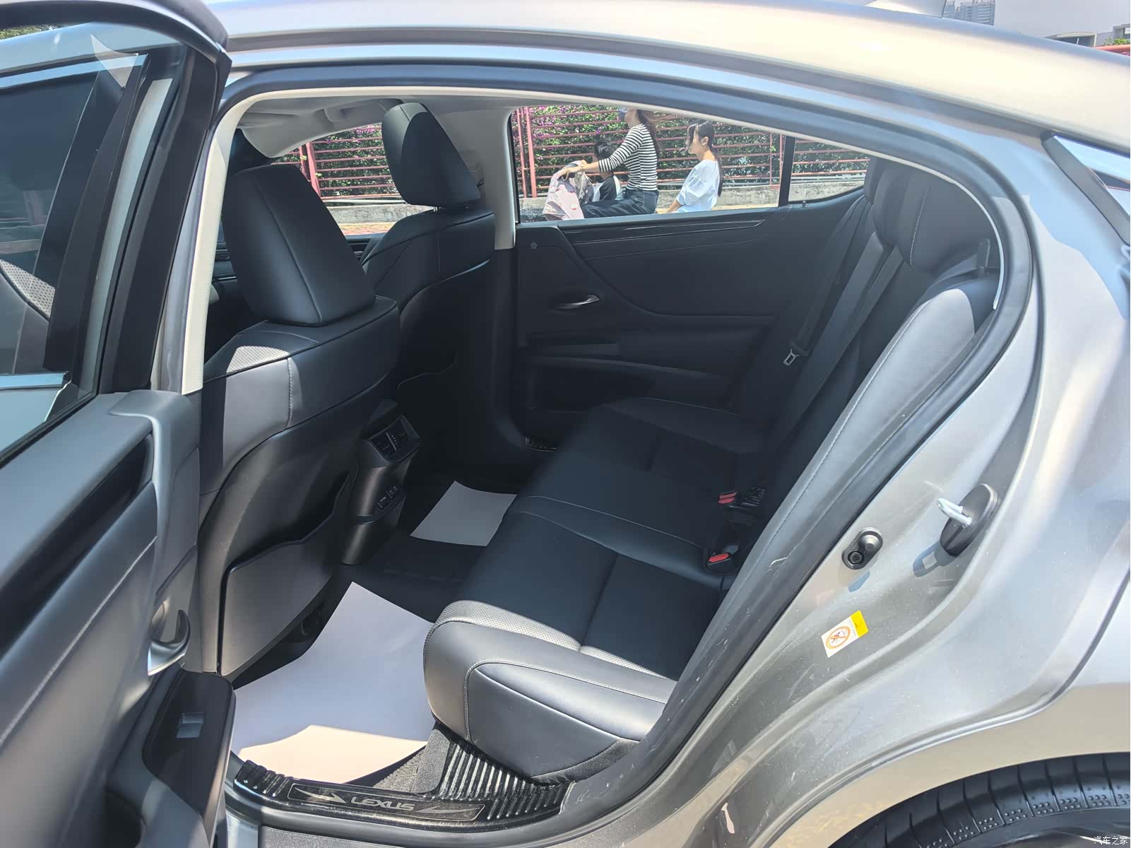Lexus ES, 2019 все фото