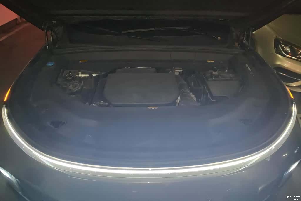 Li Auto L8, 2022 10