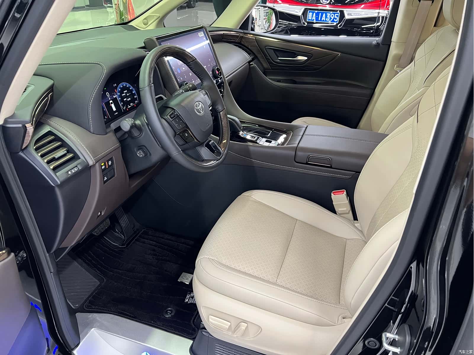 Toyota Alphard, 2025 21