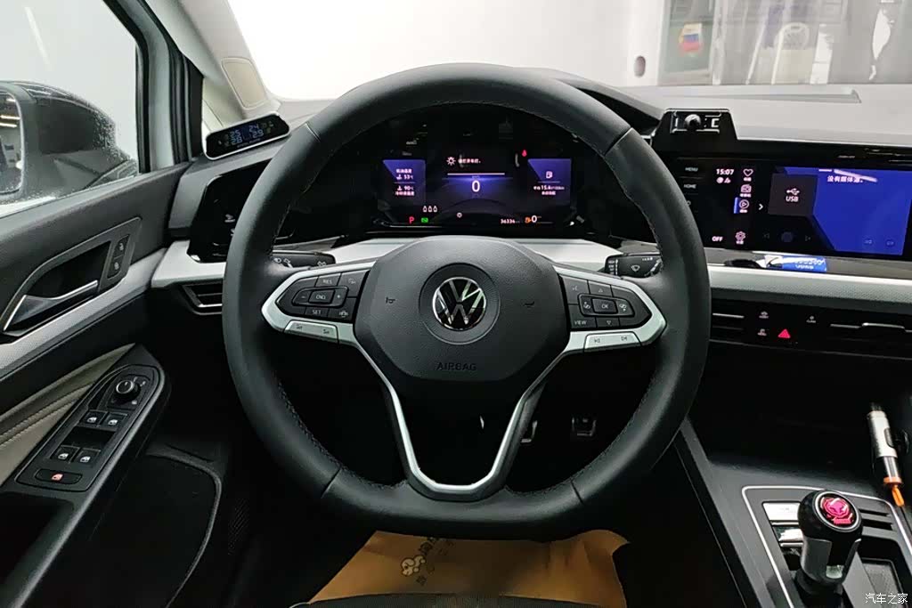 Volkswagen Golf, 2024 15