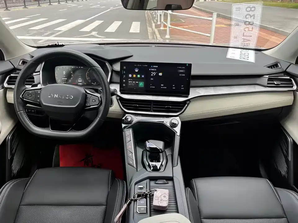 Lynk & Co 06
