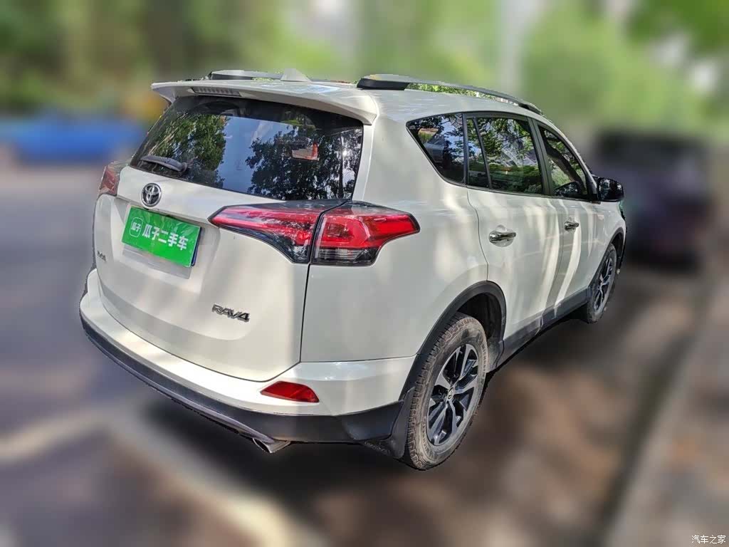 Toyota RAV4, 2018 все фото