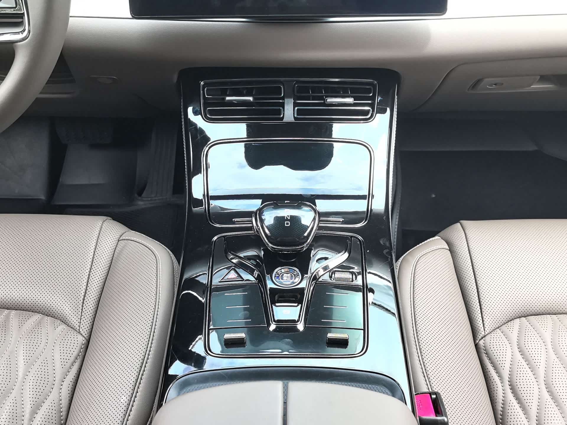 BYD Han, 2022 15