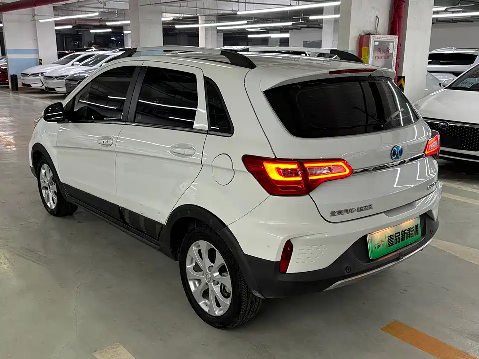 BAIC EC5