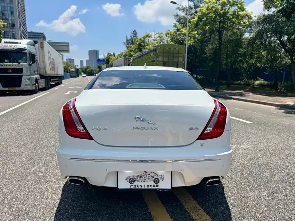 Jaguar XJ Jaguar XJ