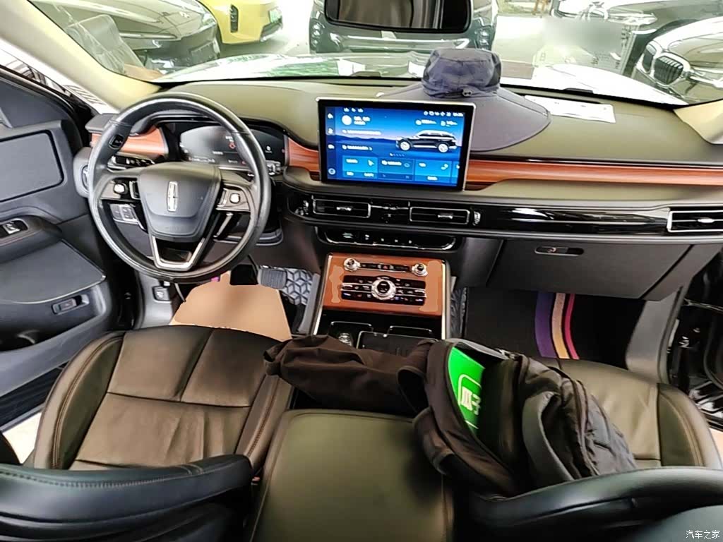 Lincoln Aviator, 2021 10